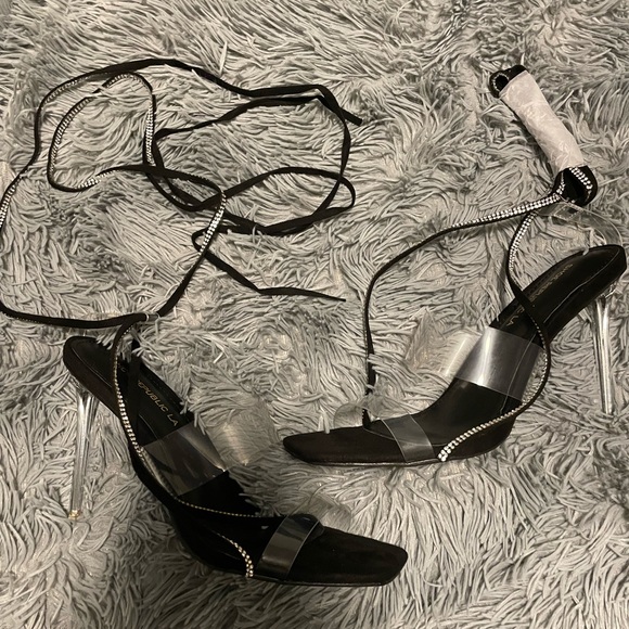 Black heels - Picture 4 of 7